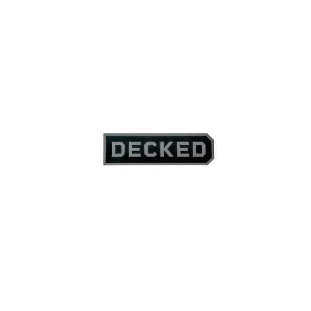 Decked Sixer Badge-merke