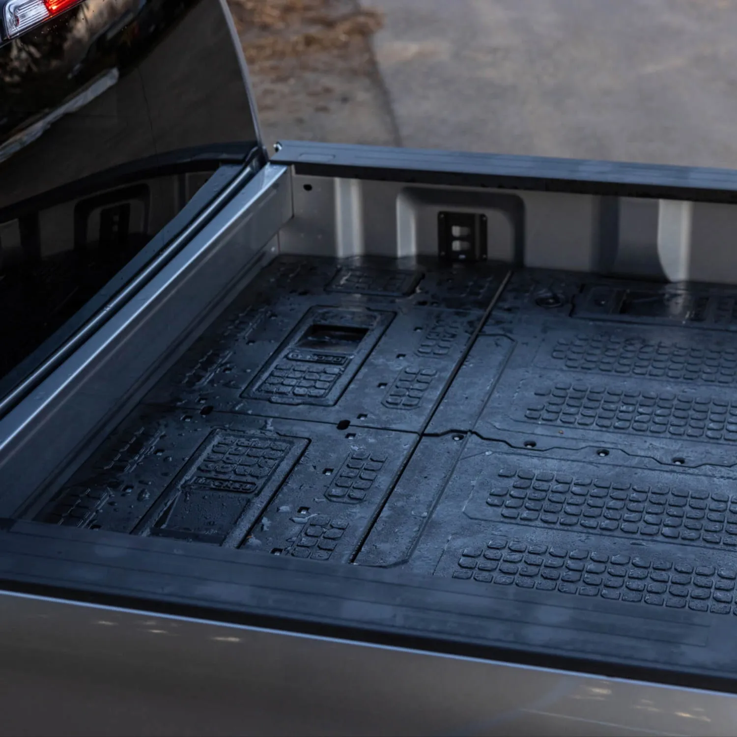 Decked 8ft Load Floor lasteplate